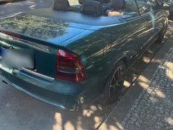 Grün Gebraucht 2004 Opel Astra Cabriolet Cabrio | 2.000 €