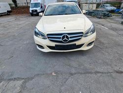 Gelb Gebraucht 2016 Mercedes 190 Limousine | 6.800 €