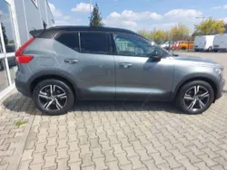 Osmium grey / metallic Gebraucht 2018 Volvo XC40 R-Design SUV | 25.990 € (Fairer Preis)