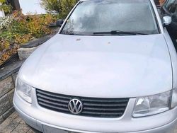 Silber Gebraucht 1999 VW Passat Limousine | 500 €