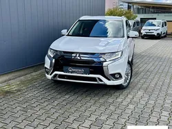 Weiß Gebraucht 2021 Mitsubishi Outlander P-HEV SUV | 23.990 € (Fairer Preis)