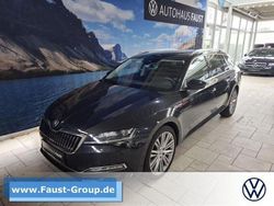 Schwarz perleffekt Gebraucht 2023 Skoda Superb Style Kombi | 26.950 €