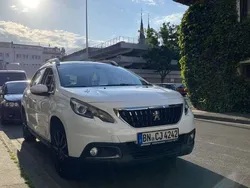 Weiß Gebraucht 2017 Peugeot 2008 Access SUV | 9.500 € (Fairer Preis)