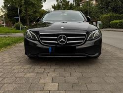 Schwarz Gebraucht 2016 Mercedes E220 Avantgarde Limousine | 21.000 € (Teuer)
