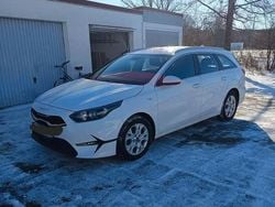 Weiß Gebraucht 2023 Kia Ceed Sportswagon Vision Kombi | 19.700 € (Fairer Preis)