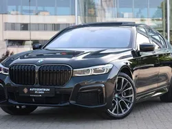 Black sapphire metallic Gebraucht 2021 BMW 750 M Sport Limousine | 69.970 €
