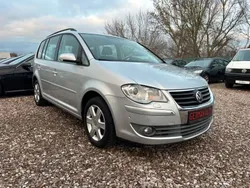 Silber Gebraucht 2007 VW Touran Trendline Van / Kleinbus | 5.990 € (Etwas zu teuer)