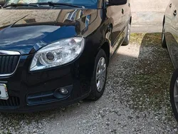 Schwarz Gebraucht 2010 Skoda Fabia Limousine | 2.800 € (Fairer Preis)