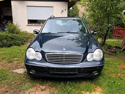Schwarz Gebraucht 2001 Mercedes C200 Kombi | 1.900 €