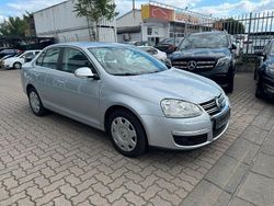 Silber Gebraucht 2006 VW Jetta Comfortline Limousine | 6.999 € (Etwas zu teuer)