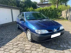 Blau Gebraucht 1999 Renault Mégane Limousine | 1.900 €