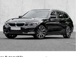 Schwarz Gebraucht 2022 BMW 320 Sport Line Kombi | 24.999 € (Guter Preis)