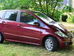 Rot Gebraucht 2009 Mercedes A170 Elegance Limousine | 7.125 € (Etwas zu teuer)