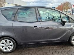Grau Gebraucht 2012 Opel Meriva Edition Van / Kleinbus | 6.950 € (Fairer Preis)