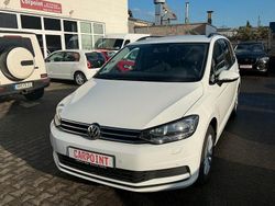 Weiß Gebraucht 2016 VW Touran Comfortline Van / Kleinbus | 15.450 € (Fairer Preis)