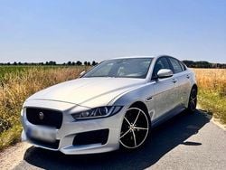 Blau Gebraucht 2015 Jaguar XE S Limousine | 18.000 € (Fairer Preis)
