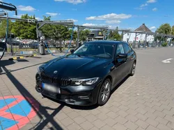 Schwarz Gebraucht 2019 BMW 330 Sport Line Limousine | 27.800 €
