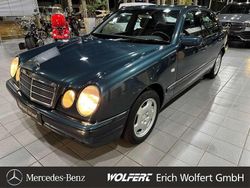 Circongrünmetallic Gebraucht 2000 Mercedes E240 Elegance Limousine | 8.900 € (Teuer)