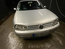 Grau Gebraucht 2003 VW Golf IV Kleinwagen | 1.100 € (Fairer Preis)