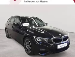 Saphirschwarz metallic Gebraucht 2022 BMW 330 M Sport Kombi | 33.990 € (Fairer Preis)