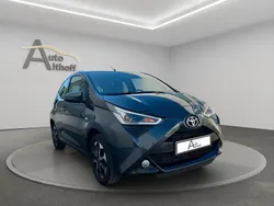 Grau Gebraucht 2020 Toyota Aygo Team Kleinwagen | 10.999 € (Fairer Preis)
