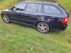 Schwarz Gebraucht 2009 Skoda Octavia Kombi | 3.150 €