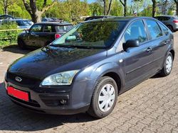 Grau Gebraucht 2006 Ford Focus Limousine | 1.150 € (Superpreis)