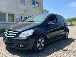 Schwarz Gebraucht 2011 Mercedes B160 Van / Kleinbus | 3.900 € (Fairer Preis)