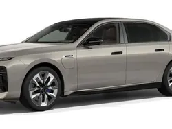 Grau Gebraucht 2023 BMW M760e Limousine | 134.470 €