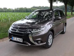 Braun Gebraucht 2016 Mitsubishi Outlander P-HEV Top SUV | 24.900 € (Teuer)