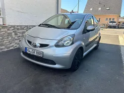 Silber Gebraucht 2008 Toyota Aygo Club Kleinwagen | 1.700 € (Fairer Preis)
