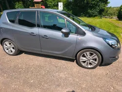 Grau Gebraucht 2015 Opel Meriva Van / Kleinbus | 8.300 € (Etwas zu teuer)