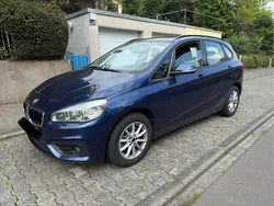 Blau Gebraucht 2018 BMW 220 Active Tourer Van / Kleinbus | 13.990 € (Superpreis)