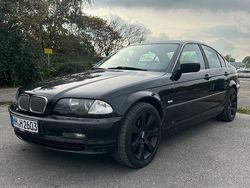 Schwarz Gebraucht 2001 BMW 320 Limousine | 1.950 € (Superpreis)