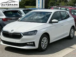 Weiß Gebraucht 2022 Skoda Fabia Ambition Limousine | 12.490 € (Guter Preis)