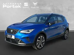 Blau (sapphire blau) Neu 2024 Seat Arona FR SUV | 27.844 € (Teuer)