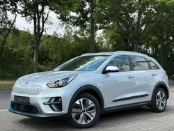 Grau Gebraucht 2020 Kia e-Niro 2 SUV | 19.944 € (Fairer Preis)
