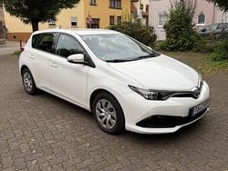 Weiß Gebraucht 2017 Toyota Auris Limousine | 8.990 € (Guter Preis)