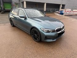 Grün Gebraucht 2020 BMW 320 Kombi | 19.200 € (Fairer Preis)