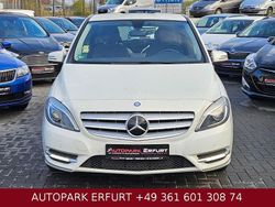 Weiß Gebraucht 2014 Mercedes B180 Van / Kleinbus | 10.890 € (Fairer Preis)