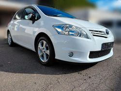 Weiß Gebraucht 2011 Toyota Auris Club Limousine | 5.900 € (Fairer Preis)