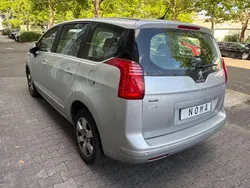 Silber Gebraucht 2016 Peugeot 5008 Van / Kleinbus | 7.259 € (Fairer Preis)