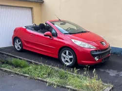 Rot Gebraucht 2009 Peugeot 207 CC Cabrio | 2.250 € (Guter Preis)