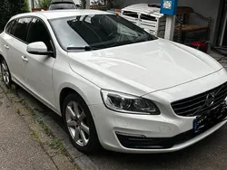 Schwarz Gebraucht 2017 Volvo V60 Linje Svart Kombi | 11.900 € (Fairer Preis)