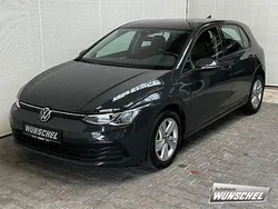 Grau Gebraucht 2024 VW Golf VIII Life Limousine | 23.795 € (Fairer Preis)