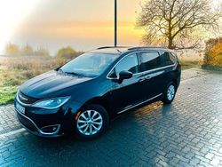 Schwarz Gebraucht 2017 Chrysler Pacifica Touring Kombi | 18.700 € (Fairer Preis)