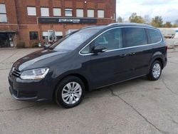 Grau Gebraucht 2018 VW Sharan Comfortline Van / Kleinbus | 17.950 € (Guter Preis)