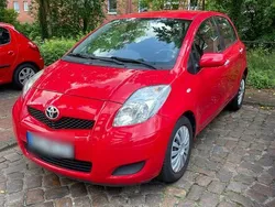 Rot Gebraucht 2011 Toyota Yaris Kleinwagen | 3.990 € (Fairer Preis)