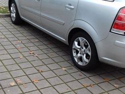 Grau Gebraucht 2008 Opel Zafira Van / Kleinbus | 1.900 € (Guter Preis)