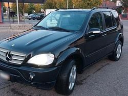 Schwarz Gebraucht 2002 Mercedes ML55 AMG AMG SUV | 8.500 €